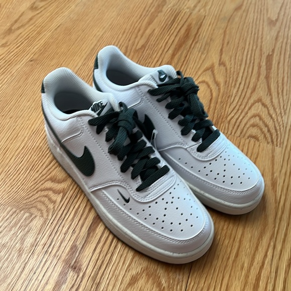 Nike Women's Court Vision Low Sneaker - Picture 5 of 6